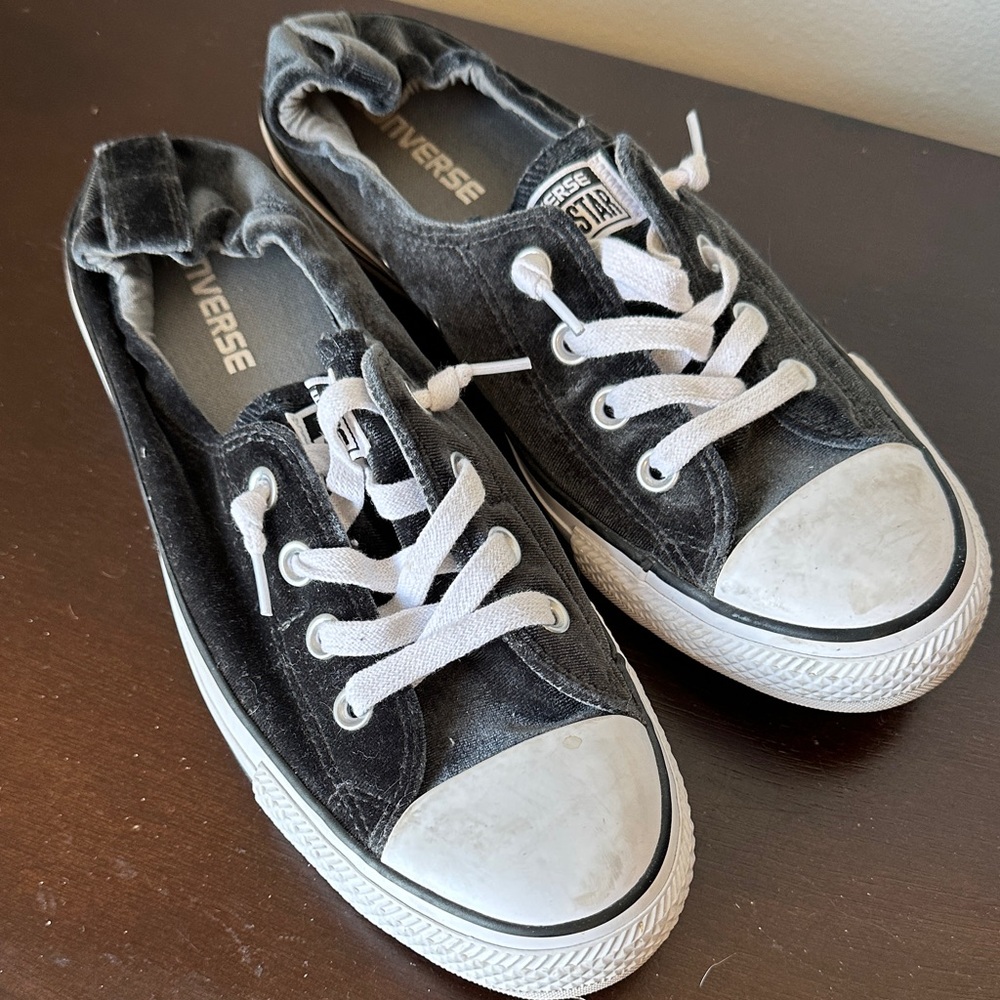 Converse Women’s Black and White Sneakers (velvet)